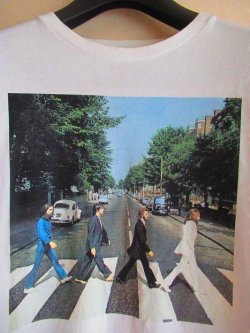 画像1: ビートルズ「アビー・ロード(Abbey Road)」 古着Tシャツ