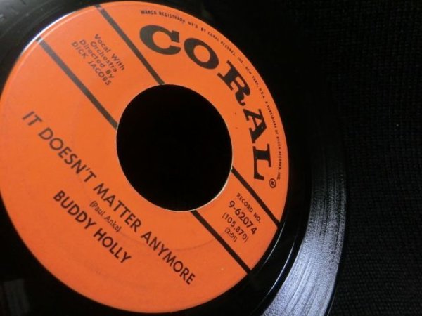 画像2: バディ・ホリーUS原盤/Paul Anka作★BUDDY HOLLY-『IT DOESN'T MATTER ANYMORE』 (2)
