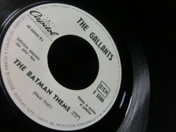 画像2: 『バットマン』レアカバー★THE GALLANTS-『BATMAN THEME』 (2)